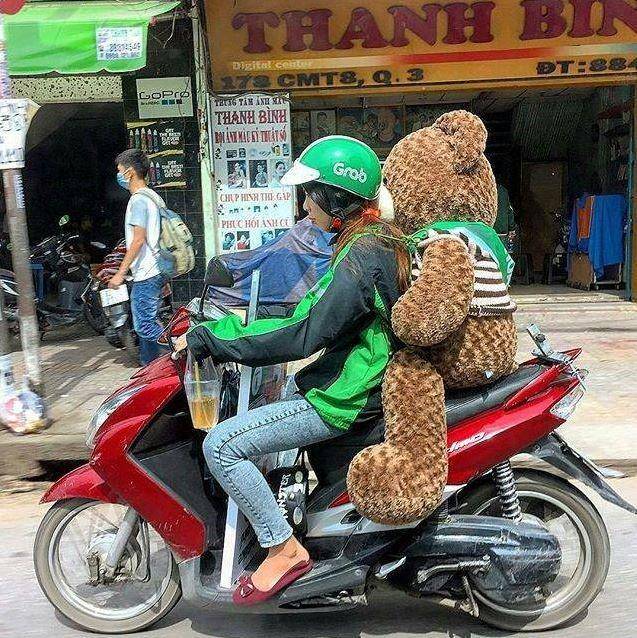 drive ojek online bawa mainan (instagram.com/dramaojol.id)