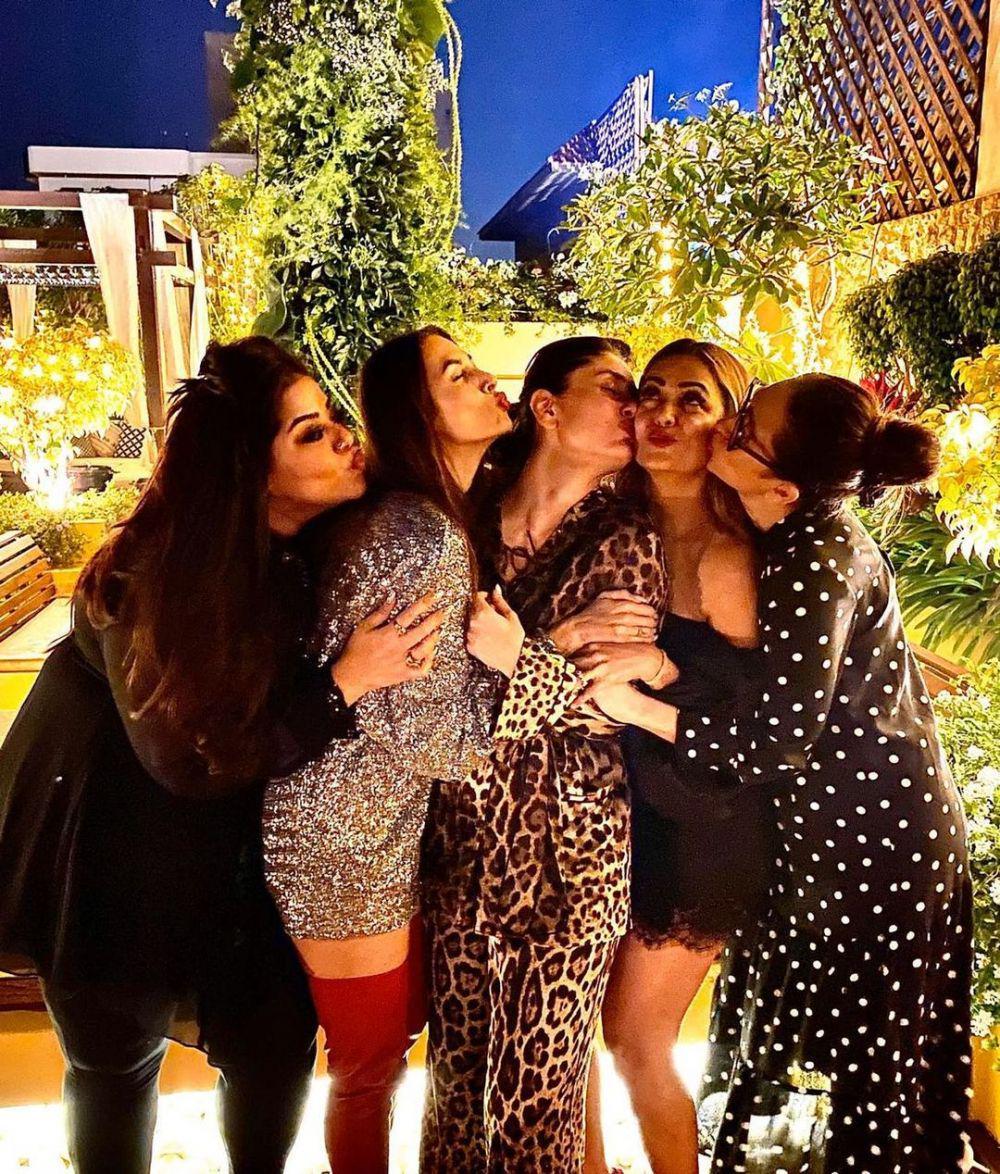 geng sosialita Karisma dan Kareena Kapoor (instagram.com/malaikaaroraofficial)