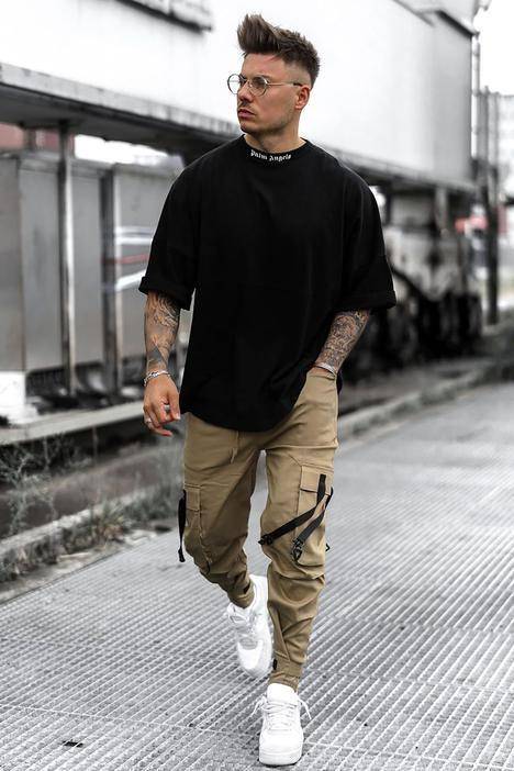 Padu padan celana cargo (fashionnova.com)