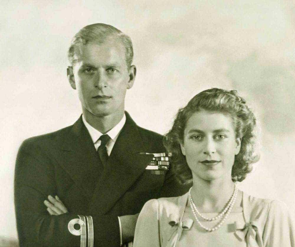 Philip Mounbatten dan Putri Elizabeth (rct.uk)