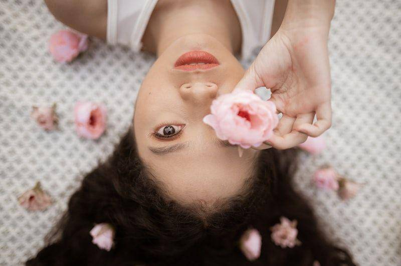 ilustrasi seorang perempuan (unsplash.com/realxroland)