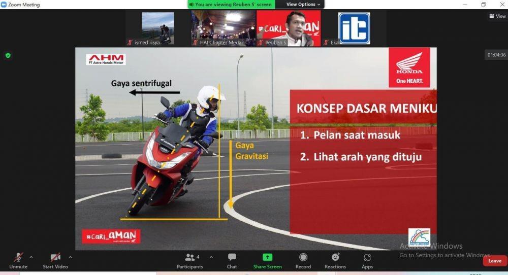 Edukasi Safety Riding melalui aplikasi Zoom meeting (Dok. IDN Times)