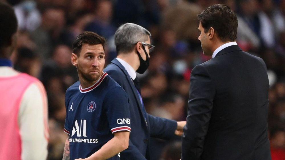 Lionel Messi mempertanyakan keputusan Mauricio Pochettino yang menariknya keluar. (mirror.co.uk)