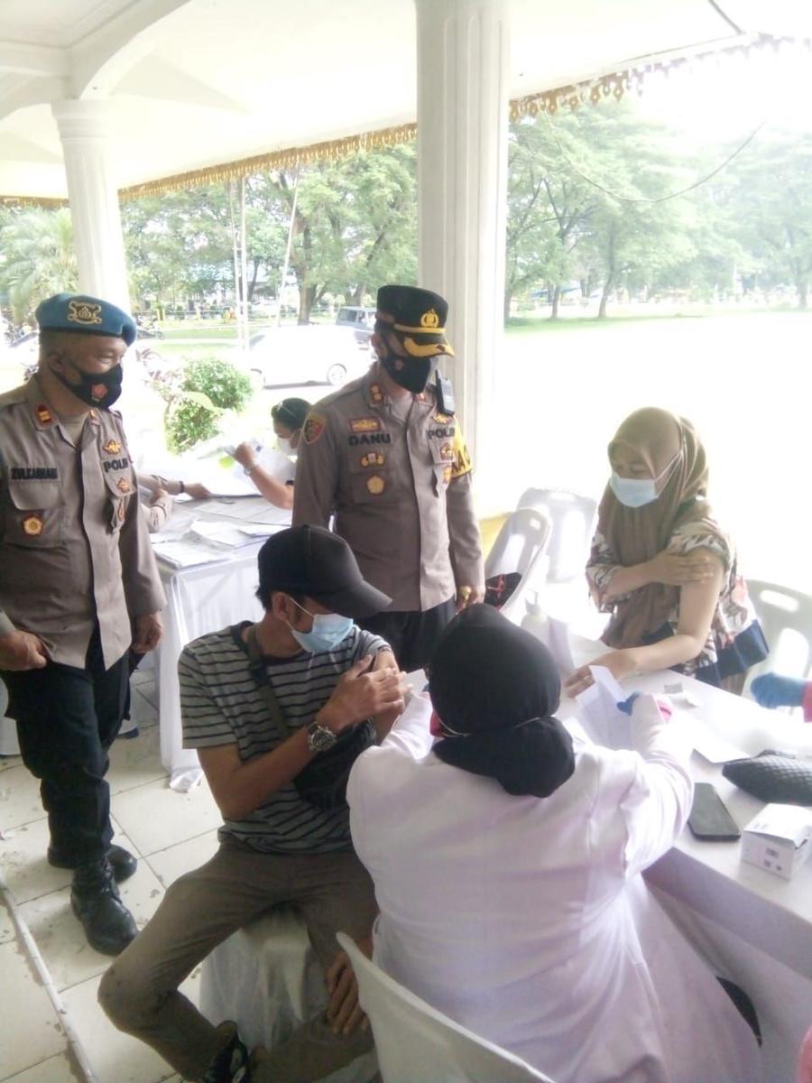 Vaksinasi masal merdeka yang dilaksanakan kepada masyarakat dan pelajar (IDN Times/ istimewa)