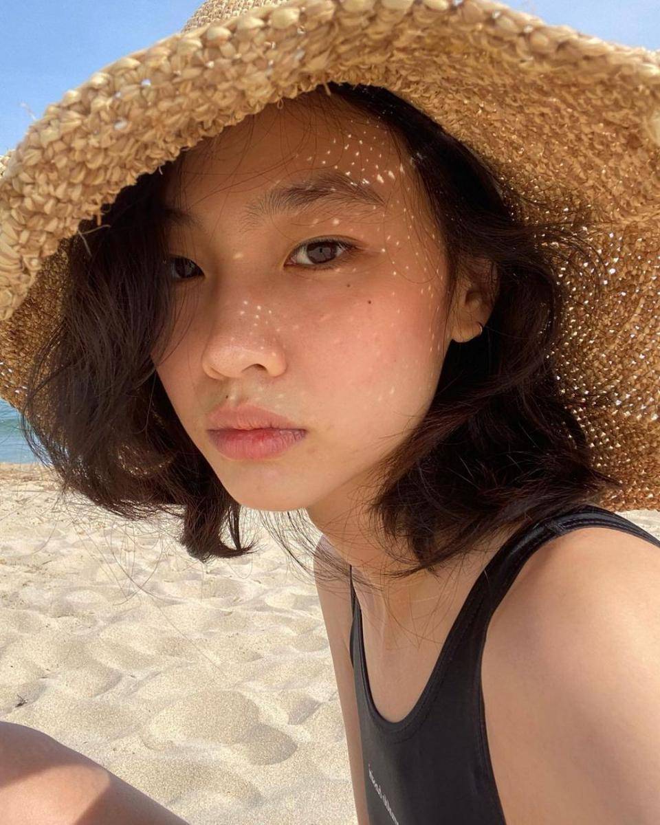 Jung Ho Yeon (instagram.com/hoooooyeony)