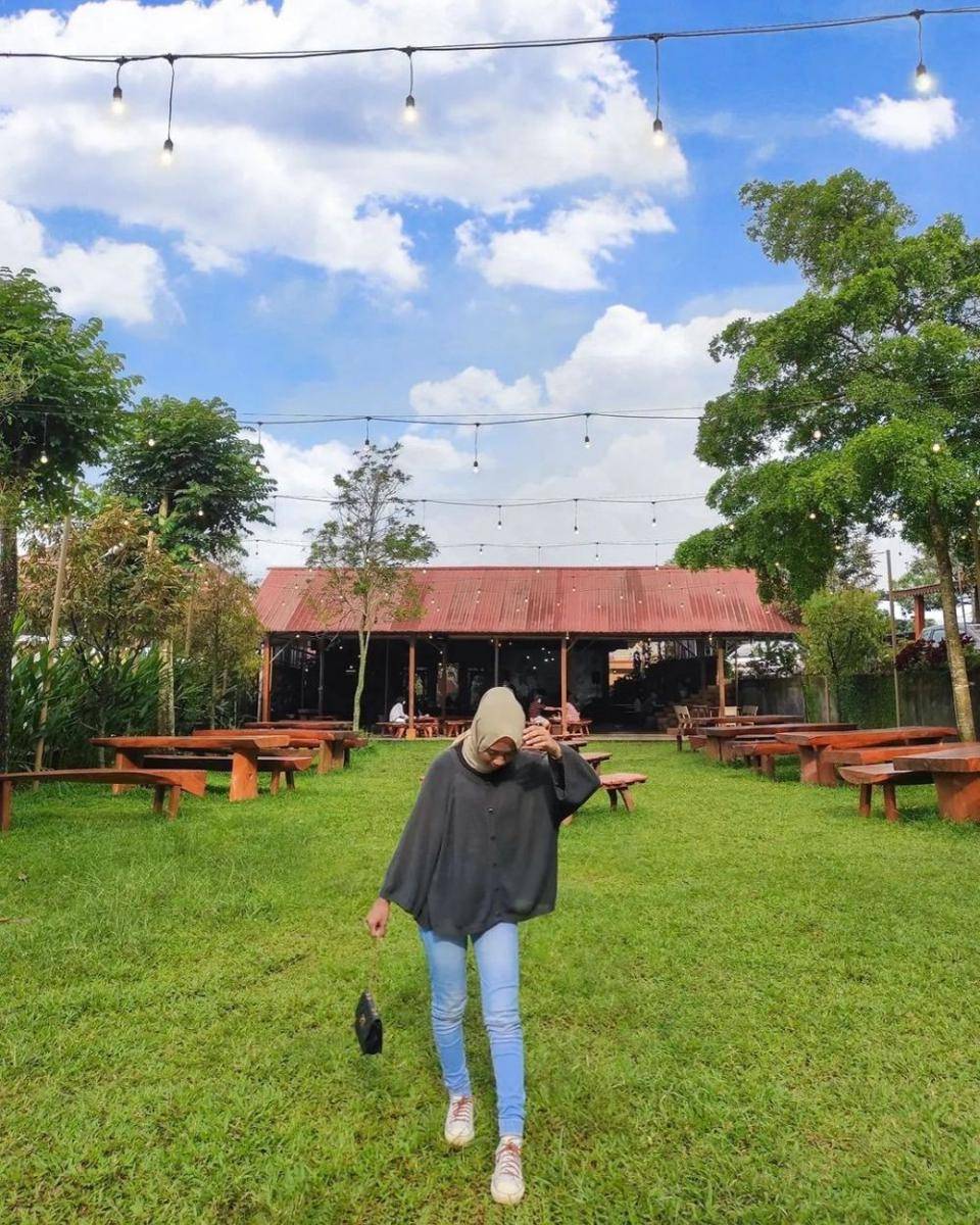 Griya Cafe and Resto (instagram.com/firazhaafira_)