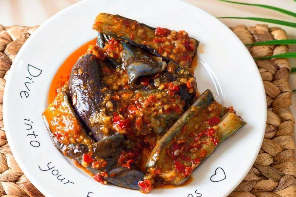 Terong balado (instagram.com/ kedai_nyonya_lestari)