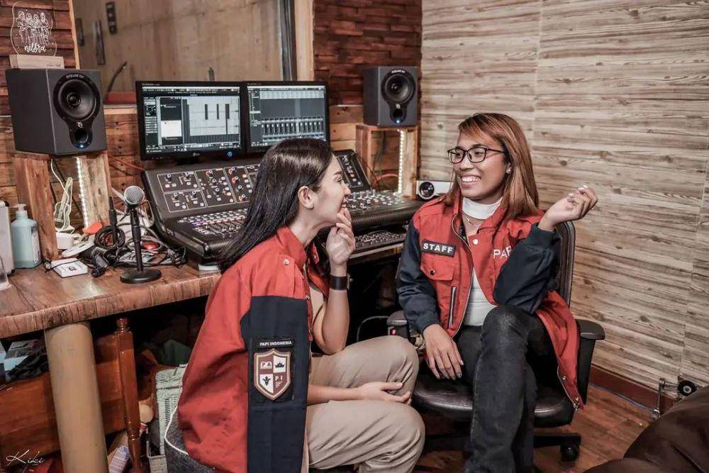 Bunga Zainal dan Margareth Soumokil (instagram.com/great.soumokil)