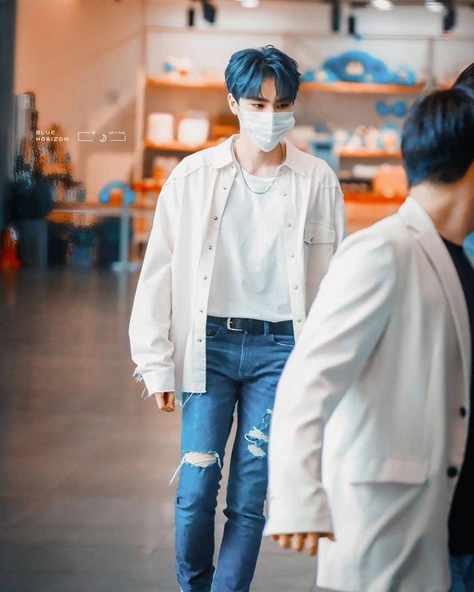 Outfit Xiaojun WayV (instagram.com/xiaojun_archive)