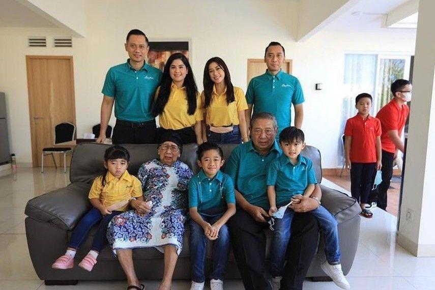 Ibu Mertua SBY Dikenal Bijak dan 'Pamong Jagat'
