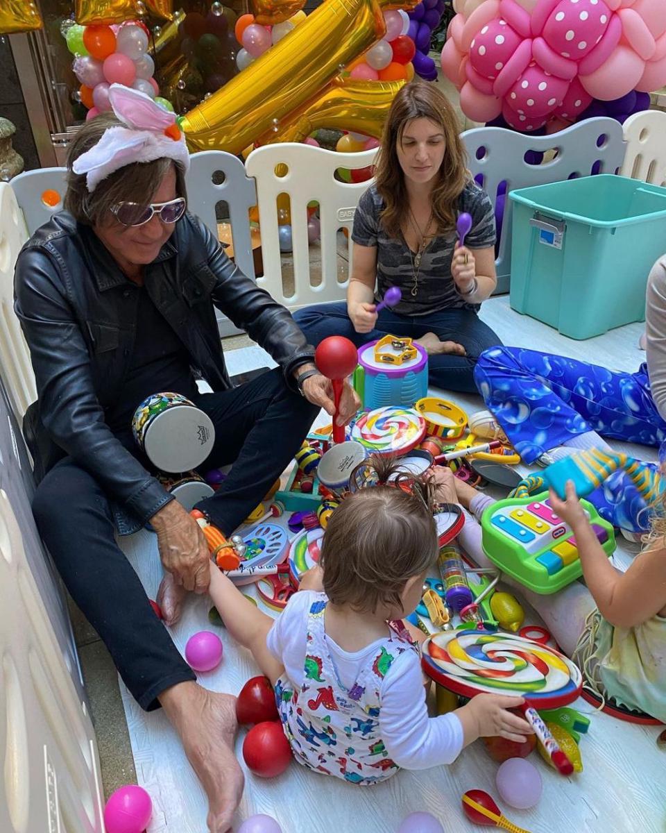 potret Mohamed Hadid dengan Khai (instagram.com/mohamedhadid)