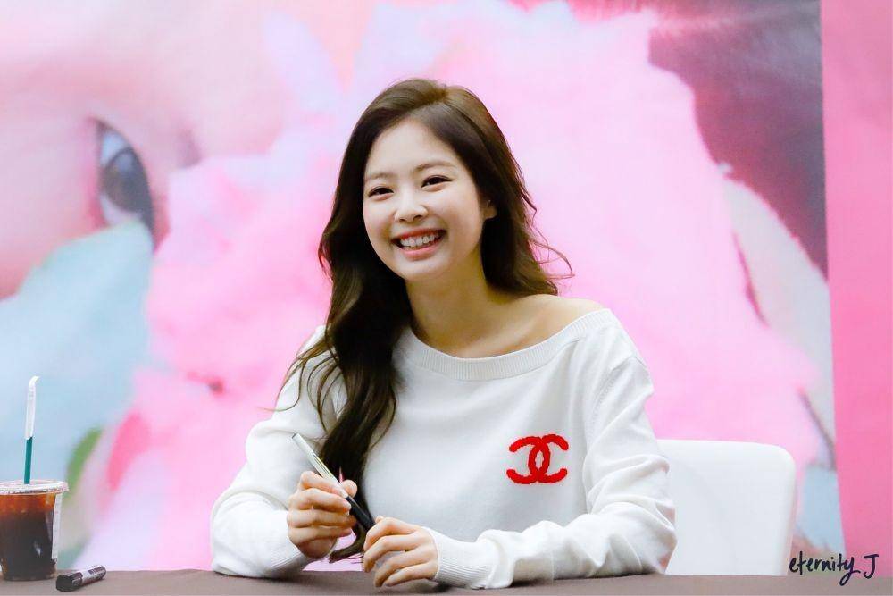 Jennie BLACKPINK (https://twitter.com/eternityjen)