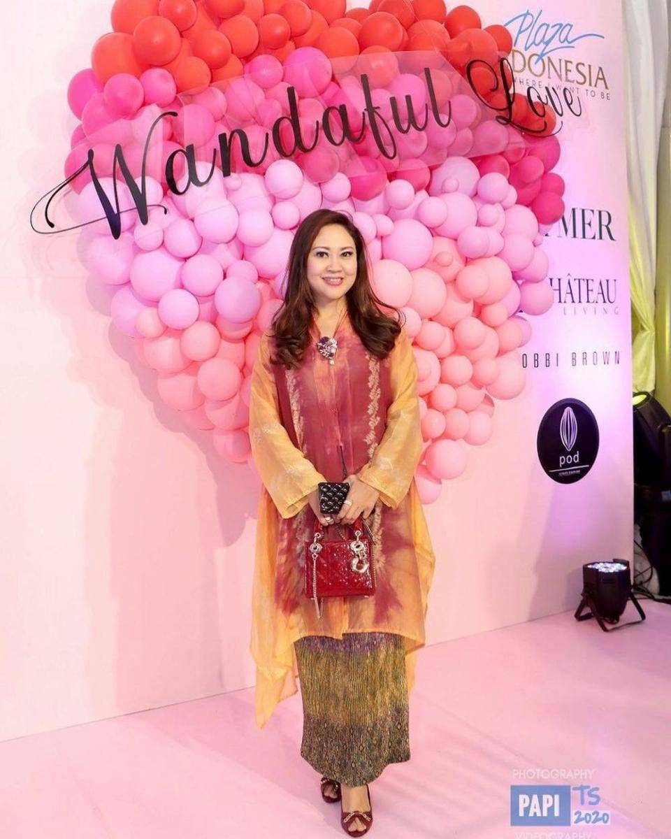 Kebaya Happy Djarot (instagram.com/happydjarot)