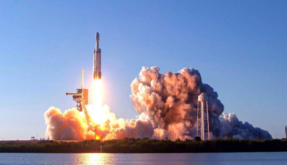 Peluncuran roket SpaceX di Pangkalan Antariksa Kennedy. (dok. NASA/SpaceX)