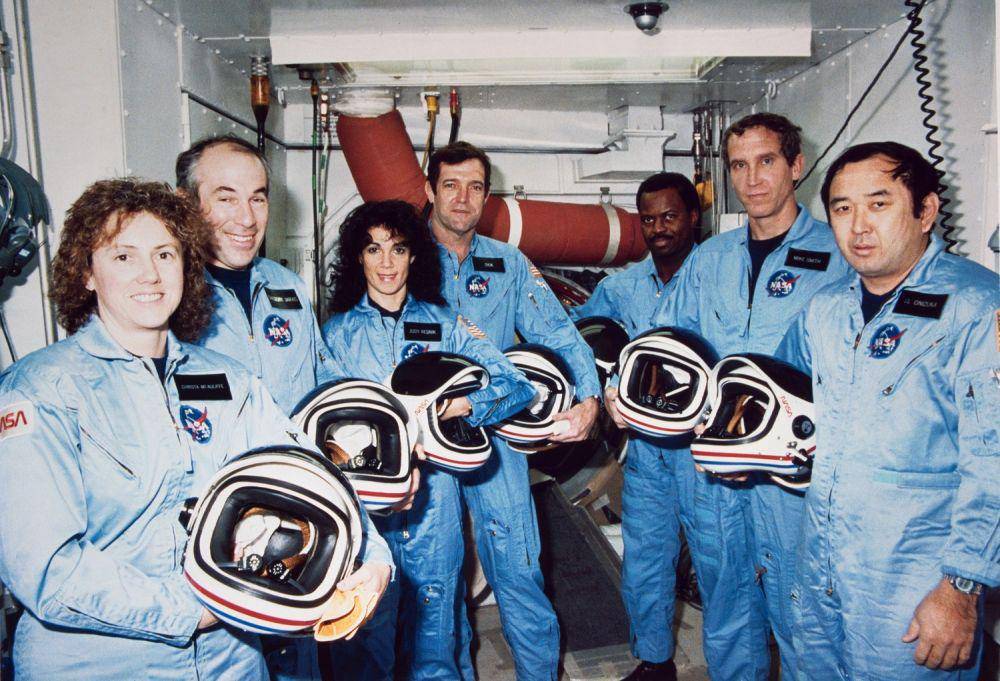 Foto kru dan astronaut Challenger yang diambil pada 9 Januari 1986. (dok. NASA)
