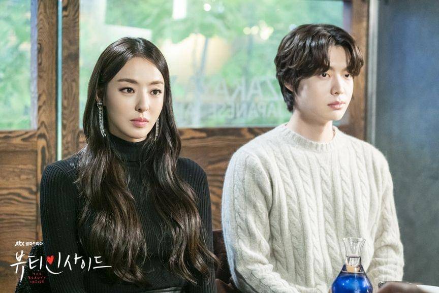 Lee Da Hee dan Ahn Jae Hyun di drama The Beauty Inside (dok. JTBC/The Beauty Inside)