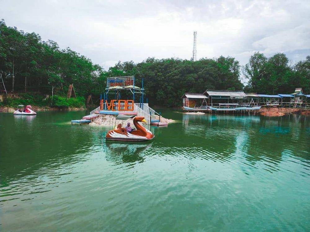 Danau Biru Tabur (instagram.com/explorebanua6)