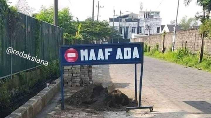 tulisan di tempat umum (instagram.com/redaksiana)