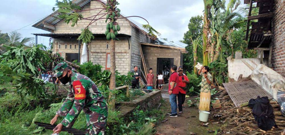 Hujan angin rusak rumah warga di Banyuwangi. IDN Times/Istimewa
