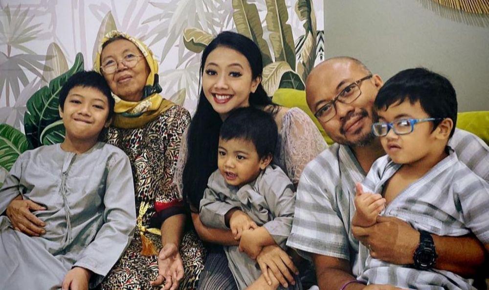 9 Artis yang Dikaruniai 3 Putra, Ada Maia Estianty hingga Asri Welas
