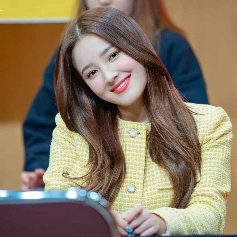 Nancy MOMOLAND (celebface.in)