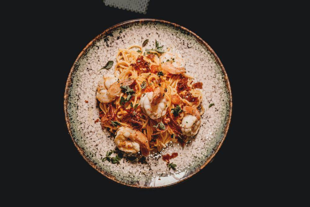 ilustrasi spinach shrimp pasta (pexels.com/Jonathan Borba)