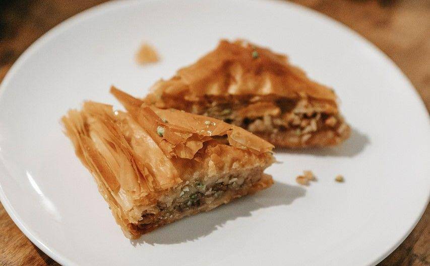 ilustrasi milk and honey baklava (pexels.com/Michael Burrows)