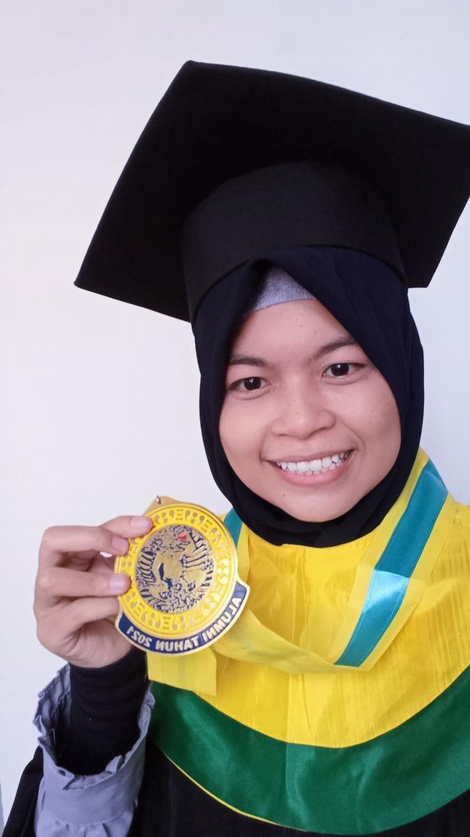 Prestasi Wisudawan FK Unair, Aktif Organisasi Hingga Guru Les Ngaji