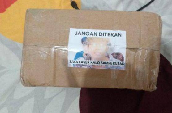 peringatan lucu pada paket (twitter.com/txtdarikurir)