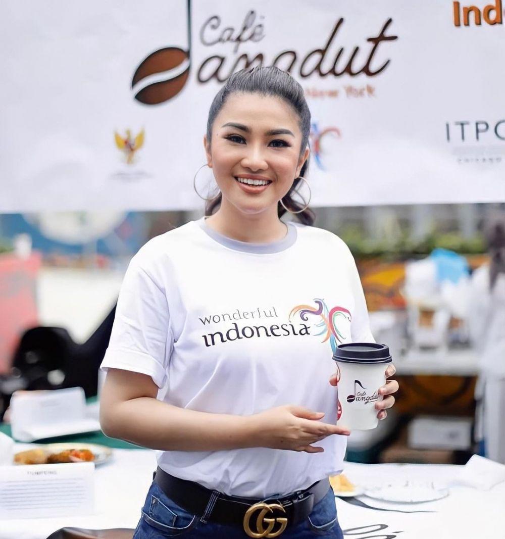 Fitri Carlina (instagram.com/fitricarlina)