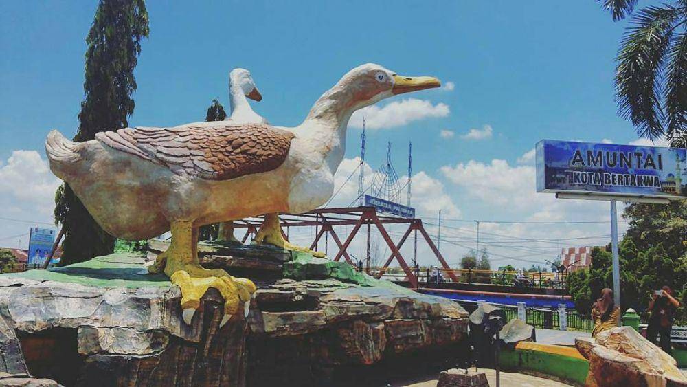 Monumen Itik Alabio (instagram.com/seputarkalsel)