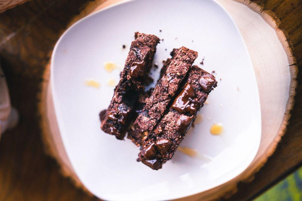 ilustrasi oatmeal choco chips cake (unsplash.com/Sonny Mauricio)