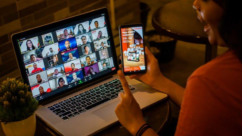 Telkomsel dan Zoom Video Communications Inc kolaborasi guna menghadirkan pengalaman premium berinteraksi secara virtual pelanggan. (IDN Times/Istimewa).