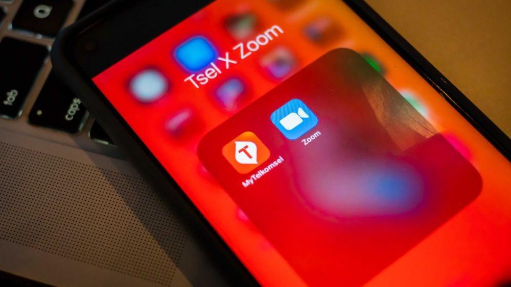 Telkomsel dan Zoom Video Communications Inc kolaborasi guna menghadirkan pengalaman premium berinteraksi secara virtual pelanggan. (IDN Times/Istimewa).
