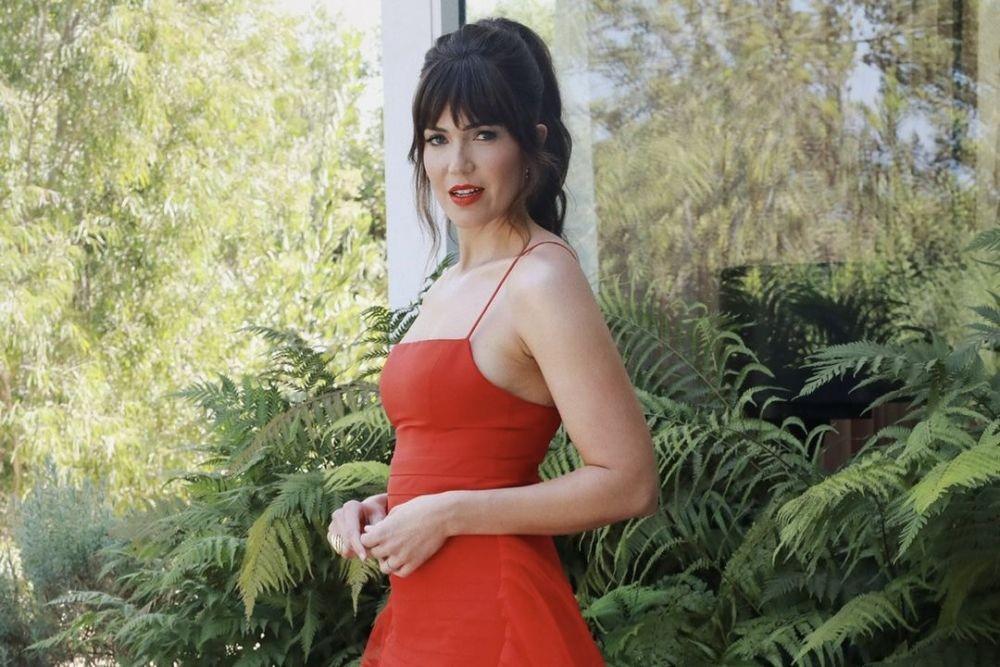 10 Potret Mandy Moore, Ajak Anak saat Persiapan Emmy Awards 2021