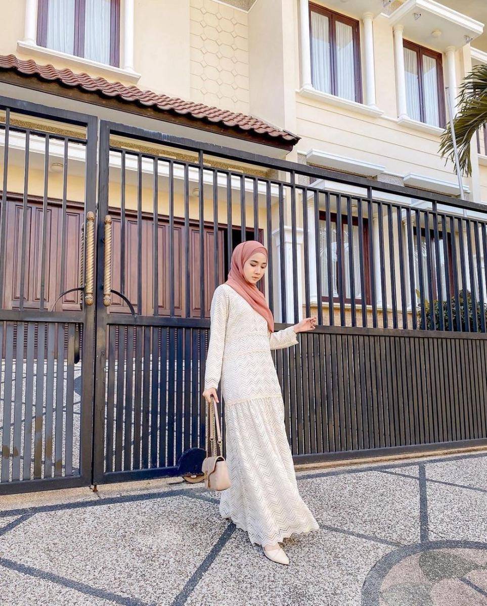 Dress Richa Etika Ulhaq. (instagram.com/richaeu/)