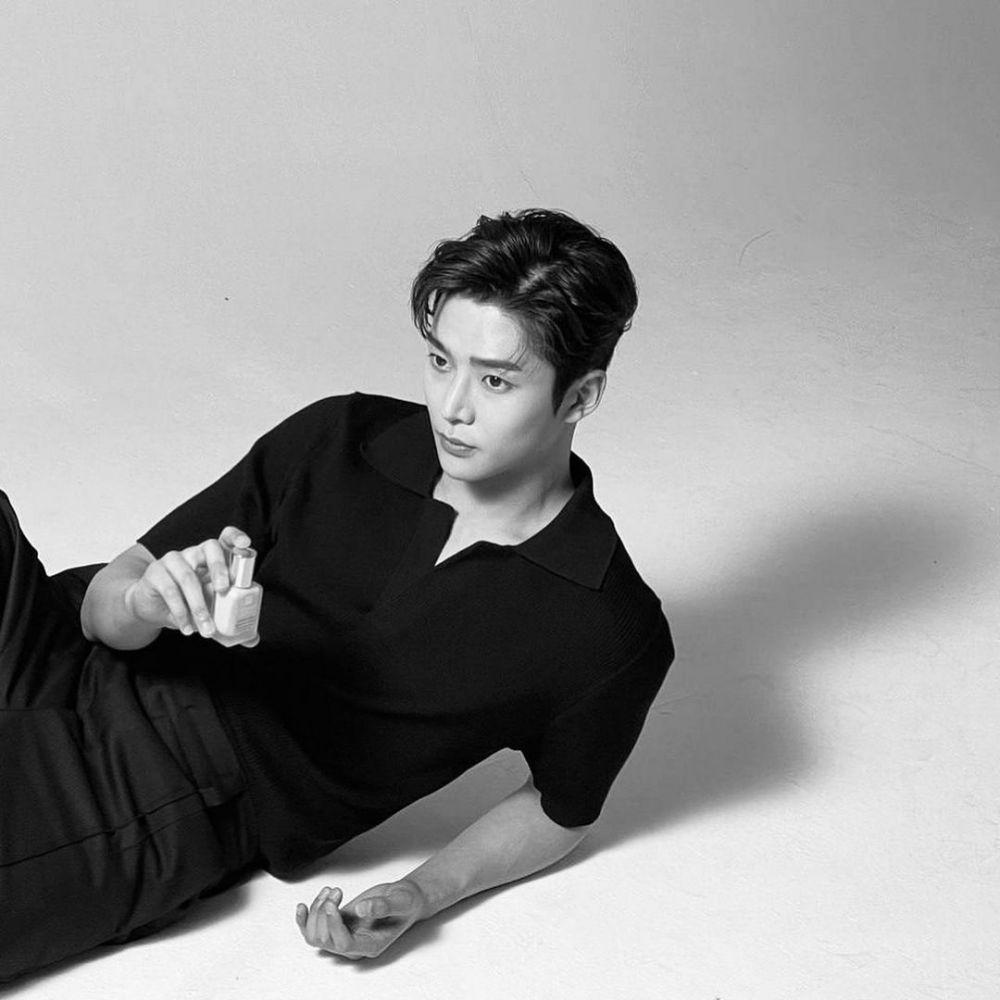 Rowoon (instagram.com/ewsbdi)