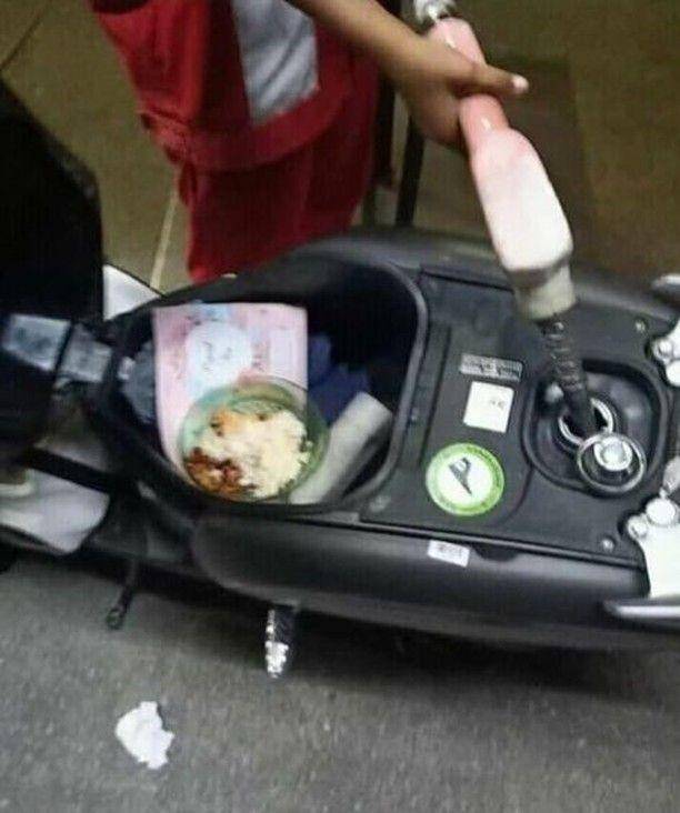 isi jok motor tak terduga (instagram.com/newdramaojol.id)