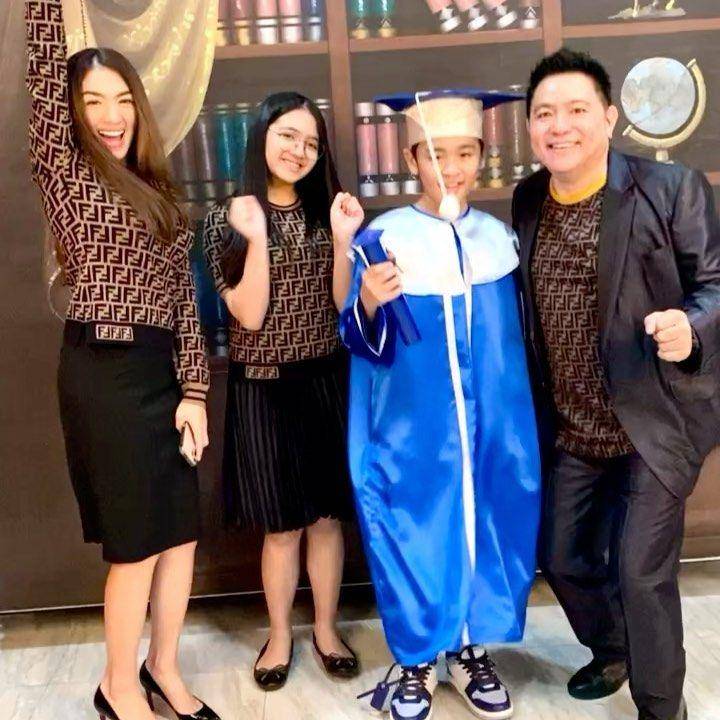 Steven Rumangkang bersama Angel Karamoy dan kedua anaknya (instagram.com/steven_rum911)