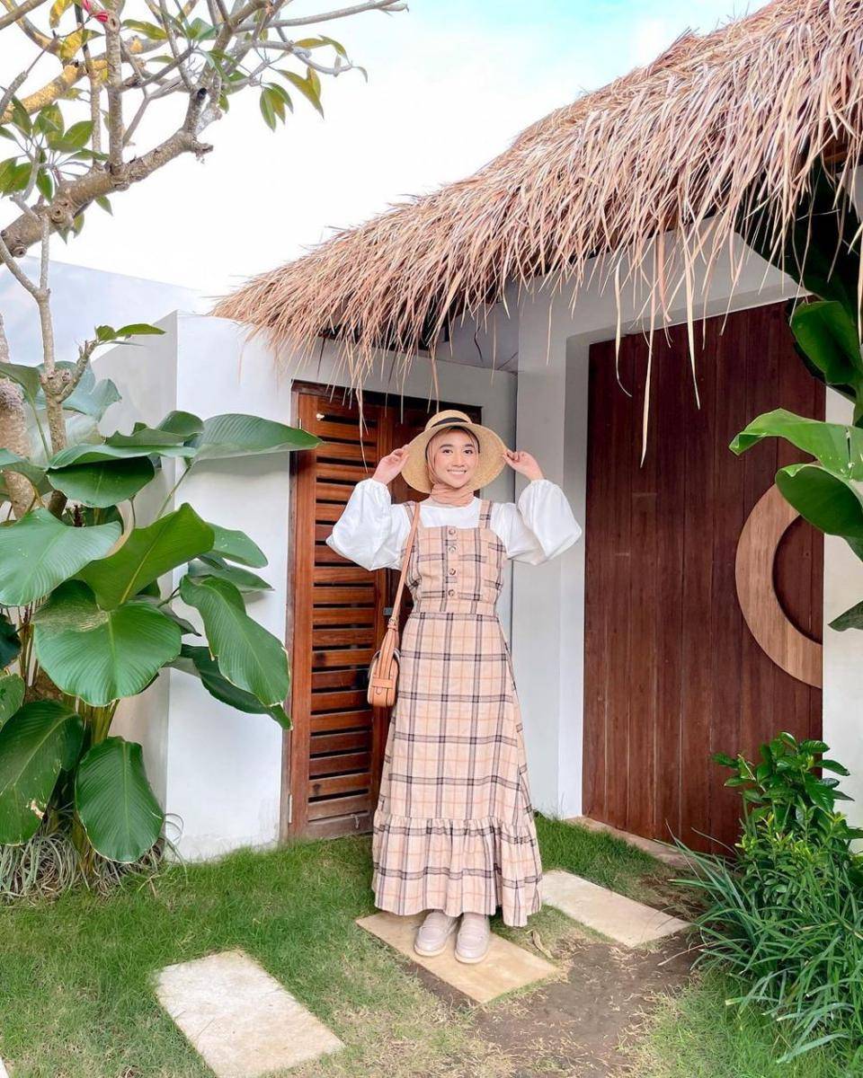 Dress Richa Etika Ulhaq. (instagram.com/richaeu/)