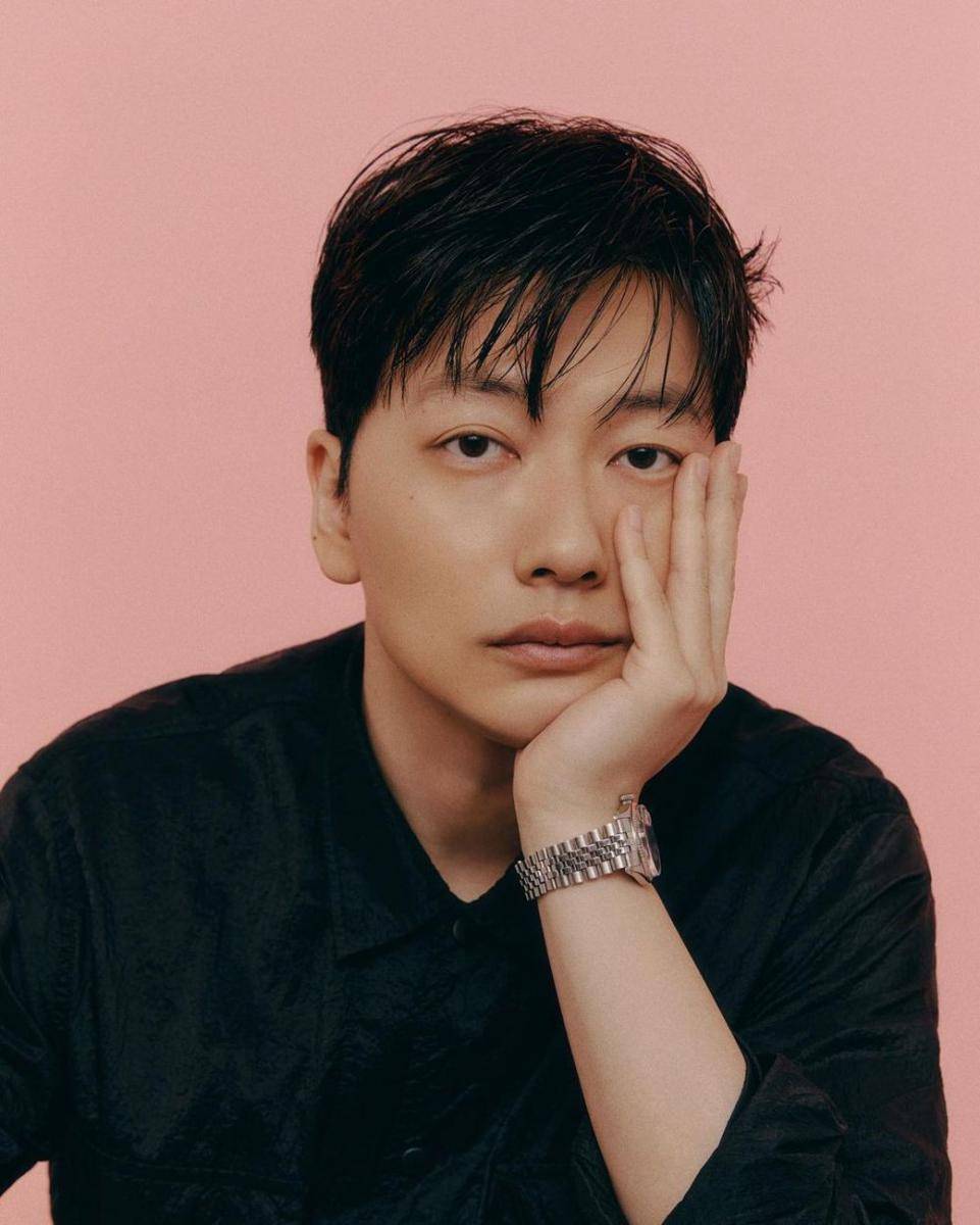Lee Dong Hwi (instagram.com/dlehdgnl)
