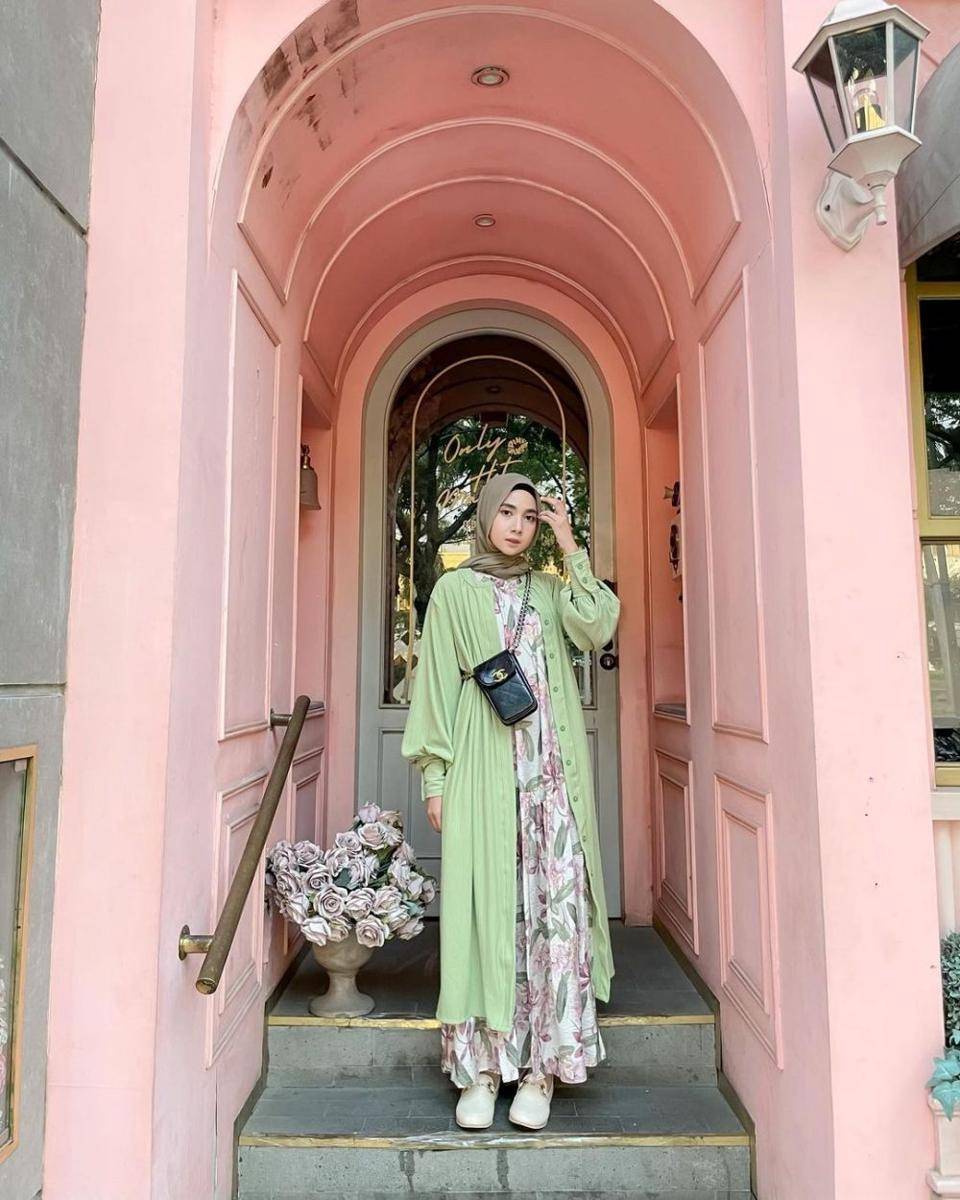 Dress Richa Etika Ulhaq. (instagram.com/richaeu/)