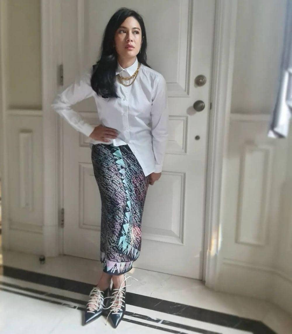 Outfit Dian Sastrowardoyo. (instagram.com/therealdisastr)