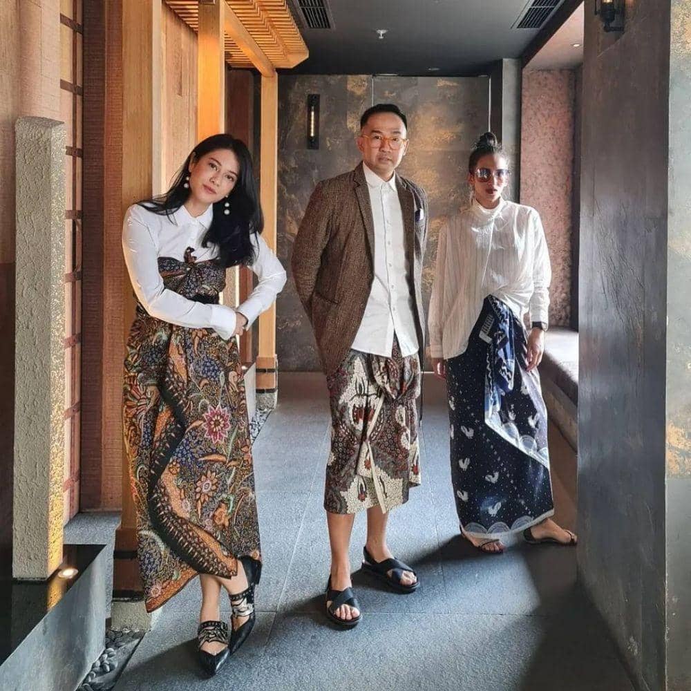 Outfit Dian Sastrowardoyo. (instagram.com/therealdisastr)