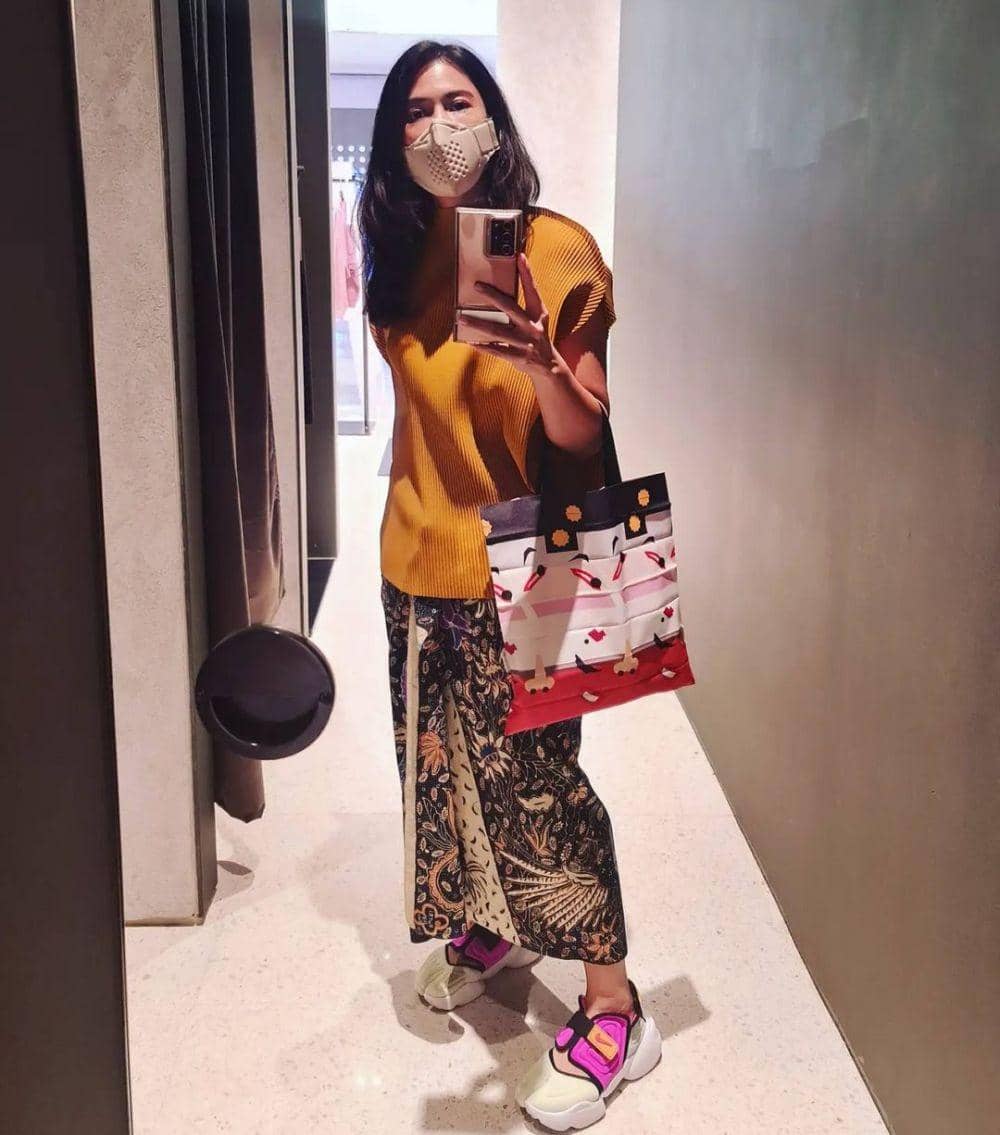 Outfit Dian Sastrowardoyo. (instagram.com/therealdisastr)
