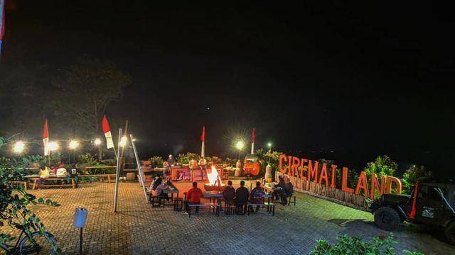 Api unggun (instagram.com/ciremailand.glamping)