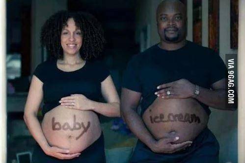 pemotretan maternity kocak (9gag.com)