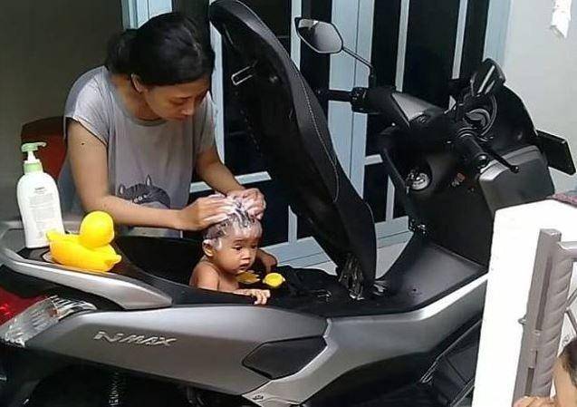 isi jok motor tak terduga (instagram.com/receh.id)