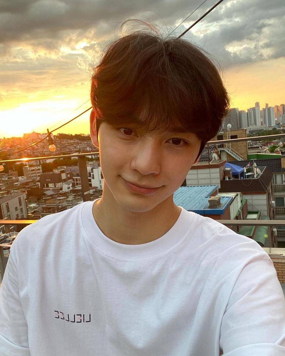 Potret Byun Sung Tae (instagram.com/bsvvt_) vs