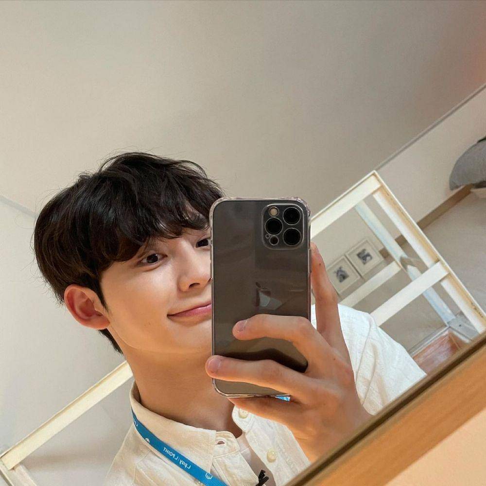Potret Byun Sung Tae (instagram.com/bsvvt_) vs